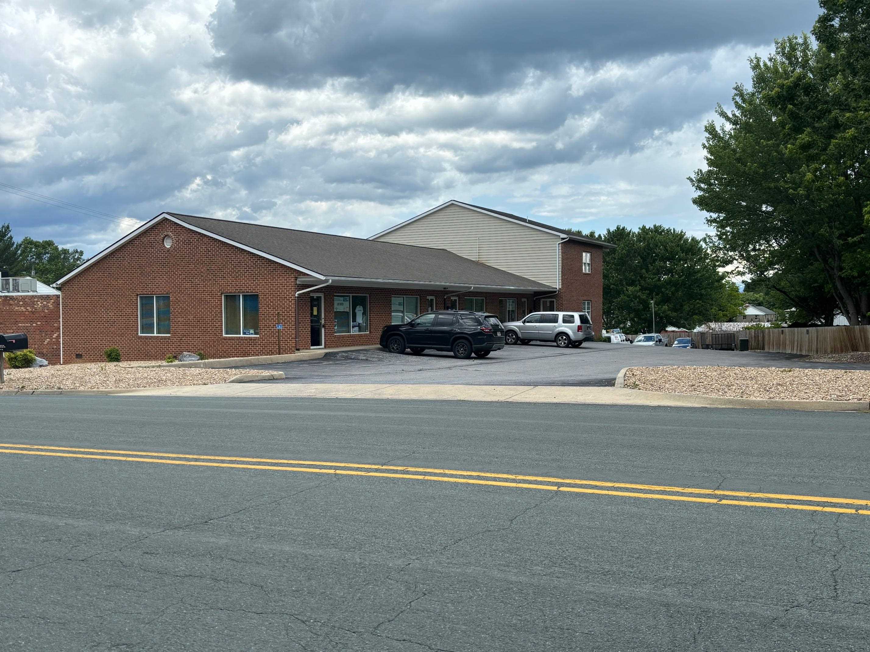 24 IDLEWOOD BLVD exterior