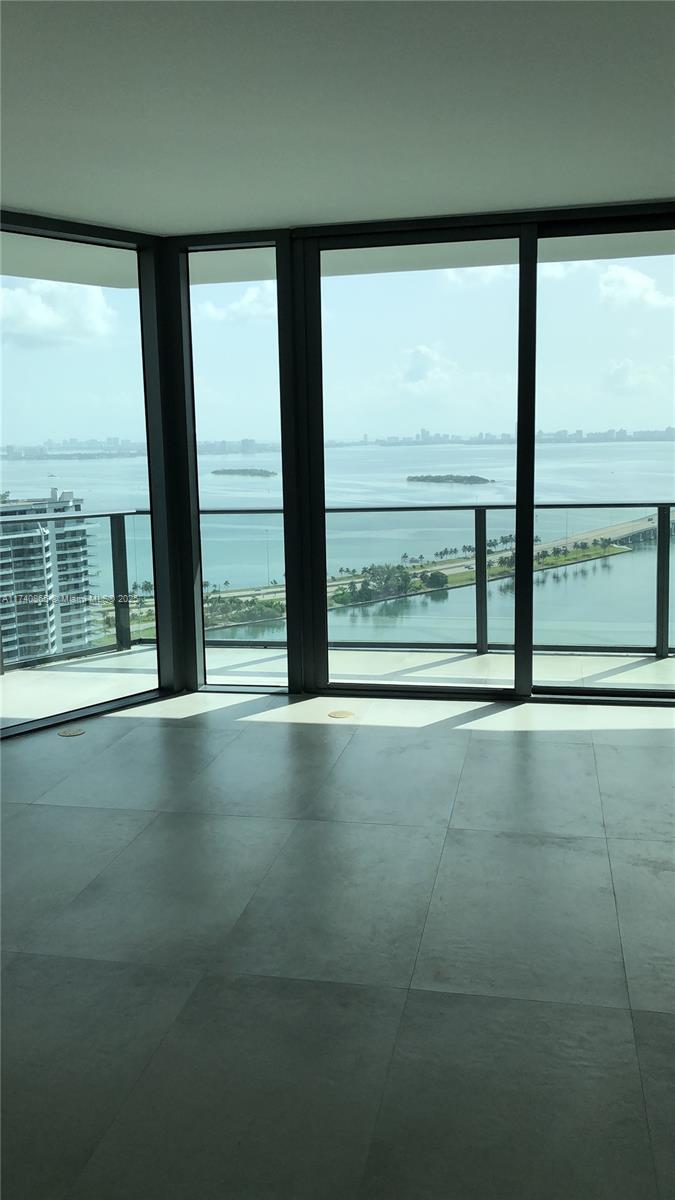 Apartamento à Venda em Miami, FL