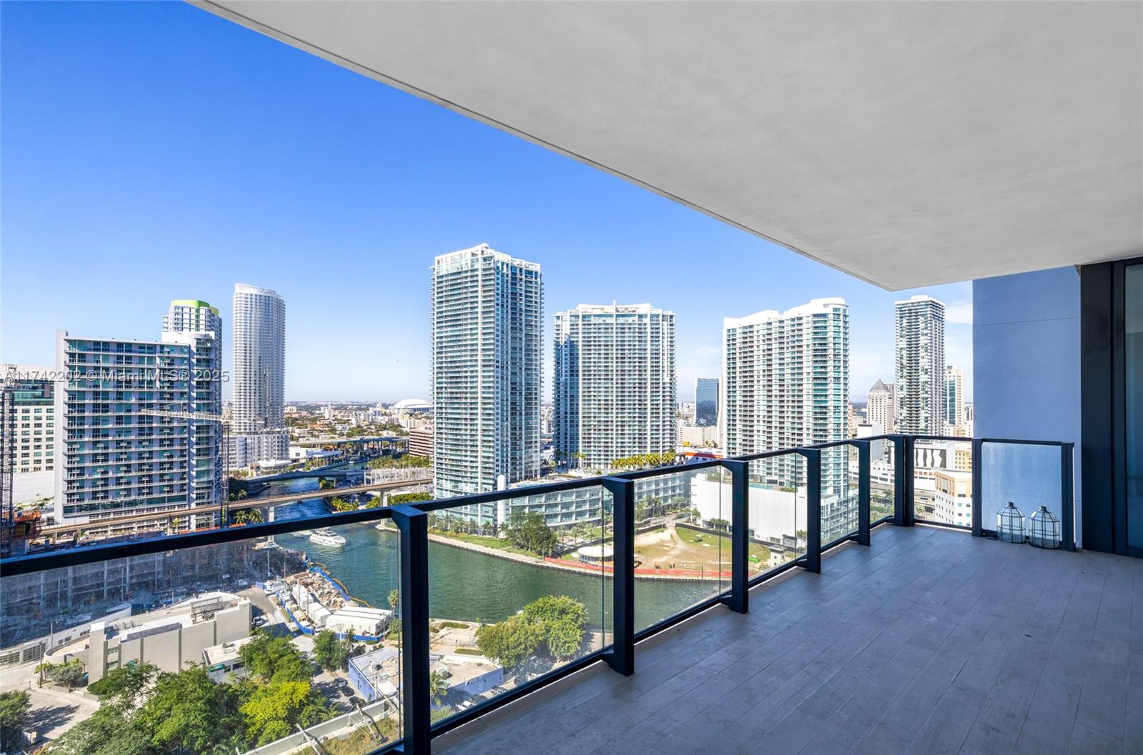 Condo for Sale in Miami, FL