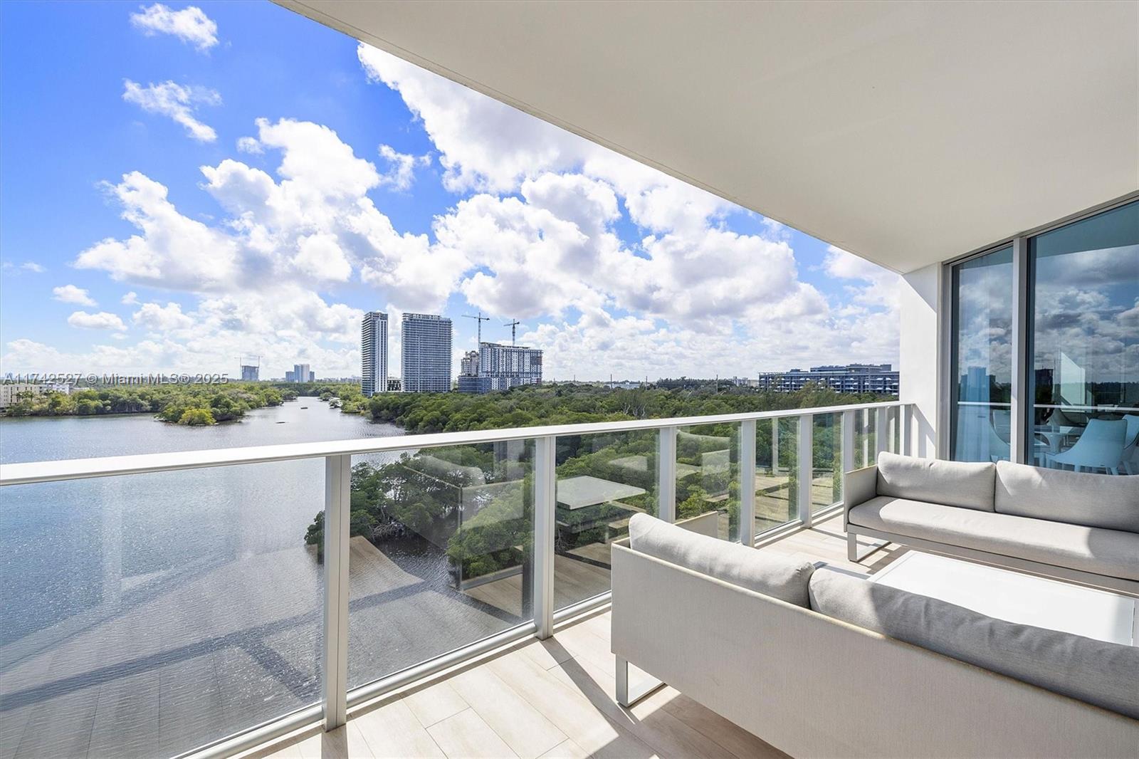 Apartamento à Venda em North Miami Beach, FL