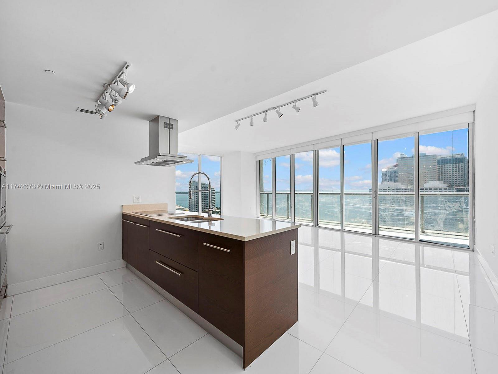 Condo for Sale in Miami, FL
