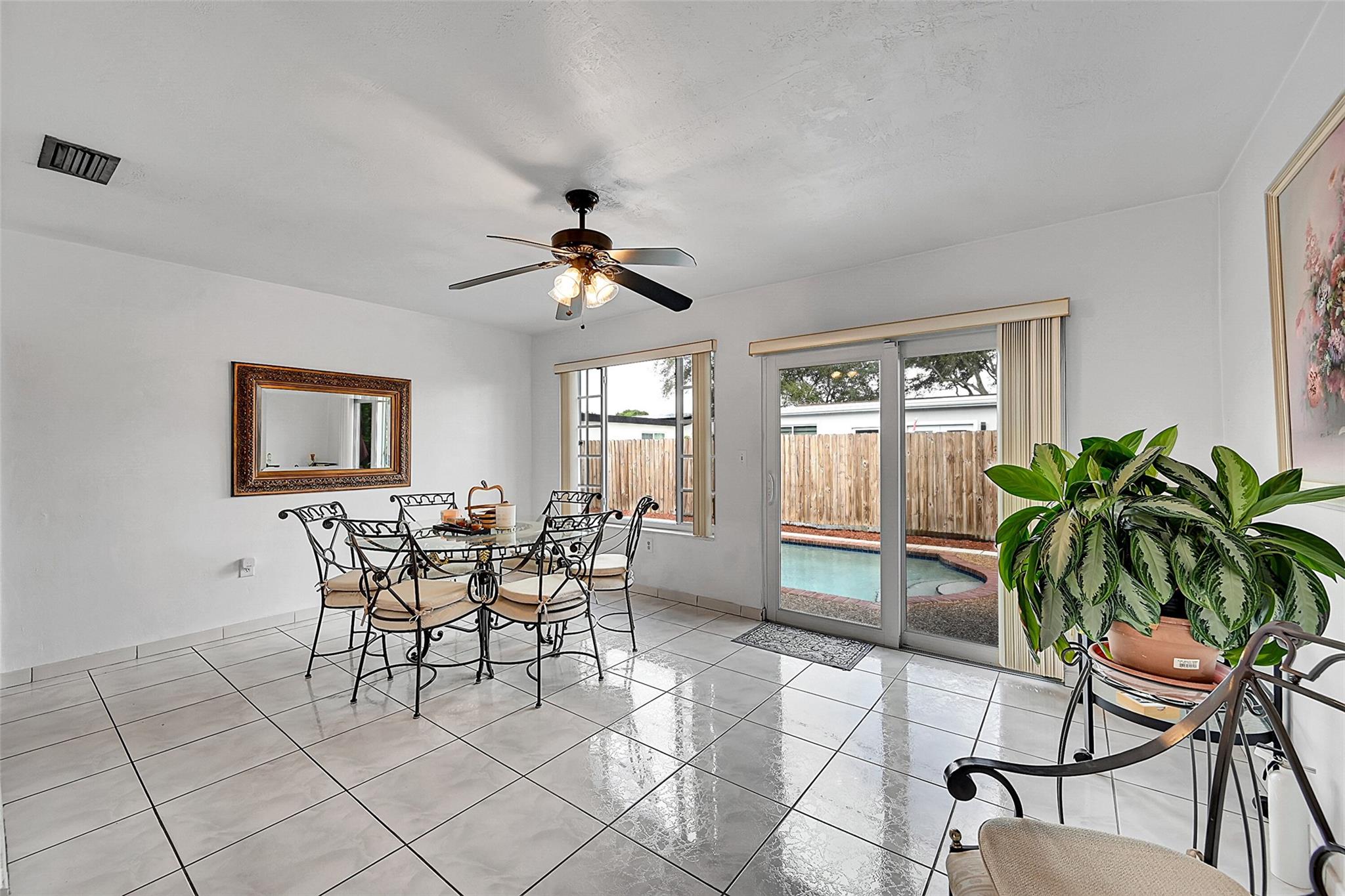 Florida room/Living Room/Dining Room