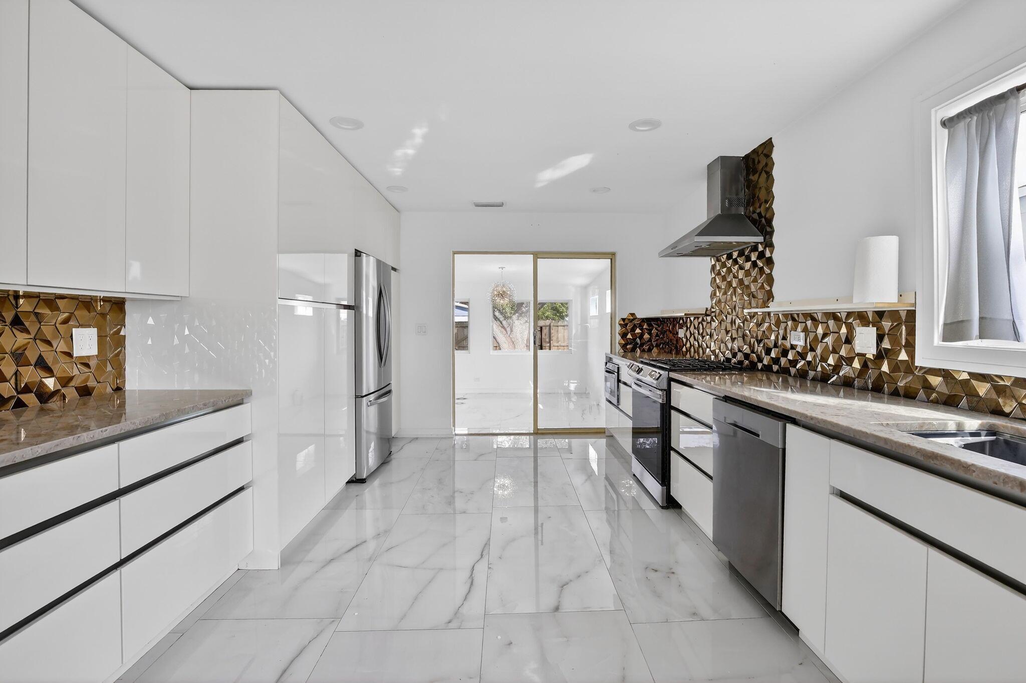 Hollywood Lakes Section