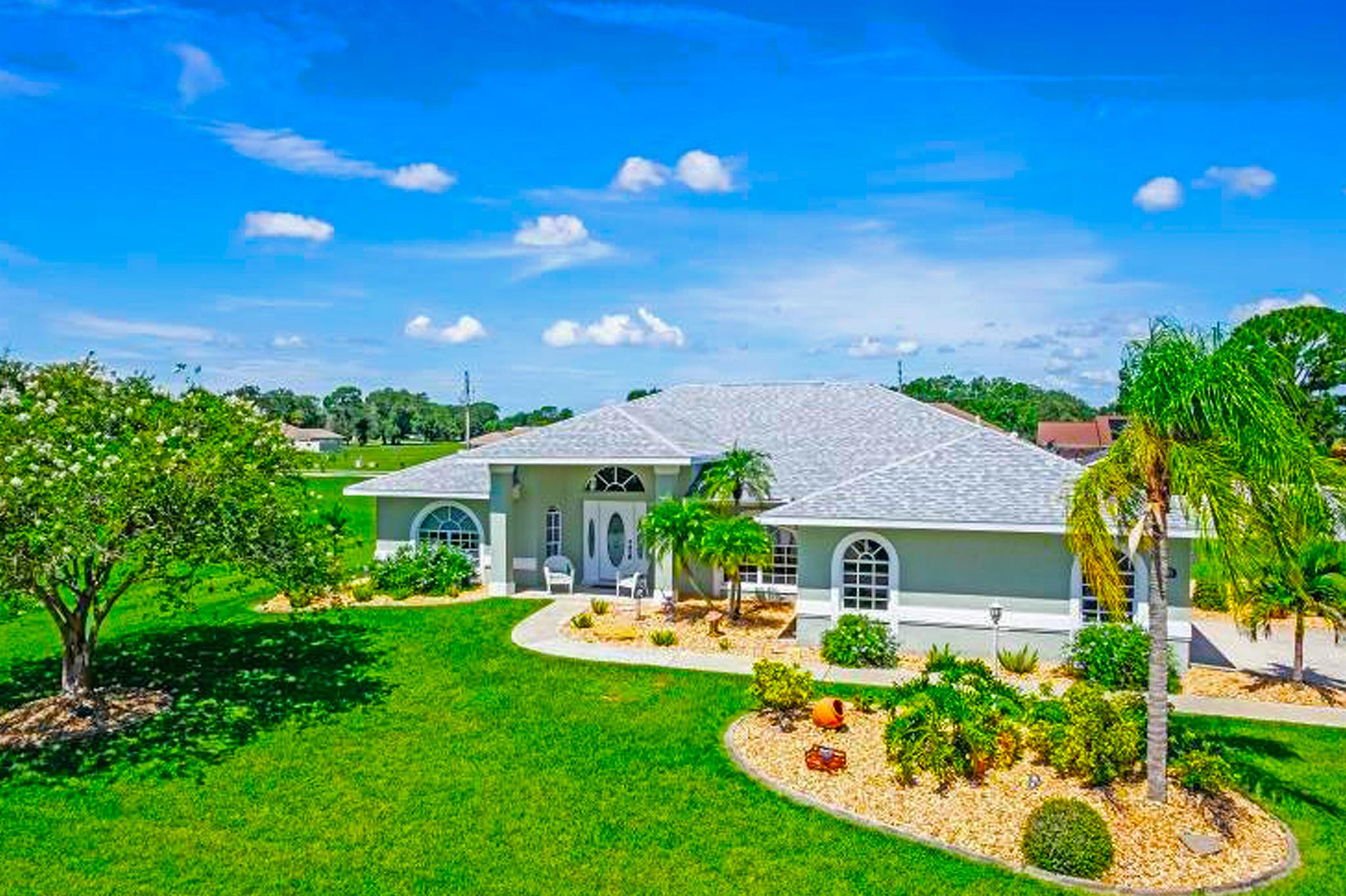 Homes for sale in Sebring, FL | 424 Holly Dr #01, Sebring, FL 33876 | MLS# R11061781