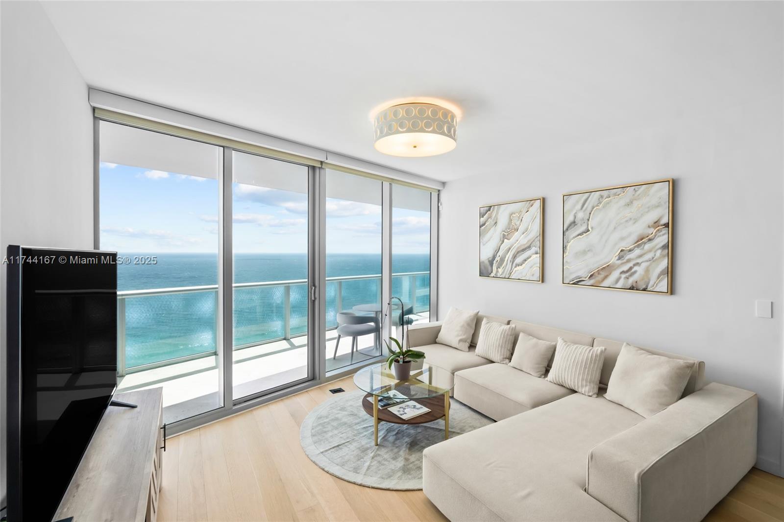Apartamento à Venda em Sunny Isles Beach, FL