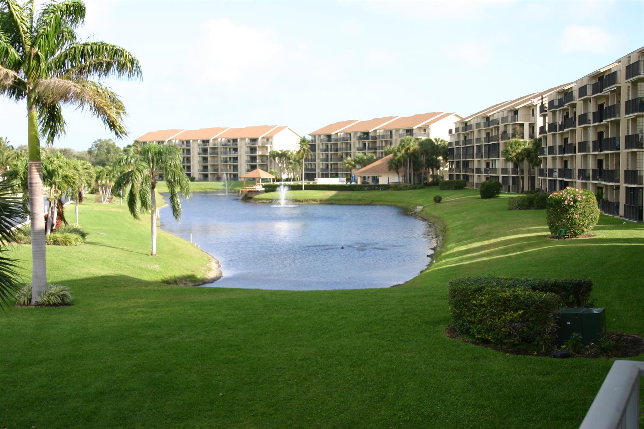 Homes for sale in Jupiter, FL | 901 Seafarer Circle #201, Jupiter, FL 33477 | MLS# R11062378
