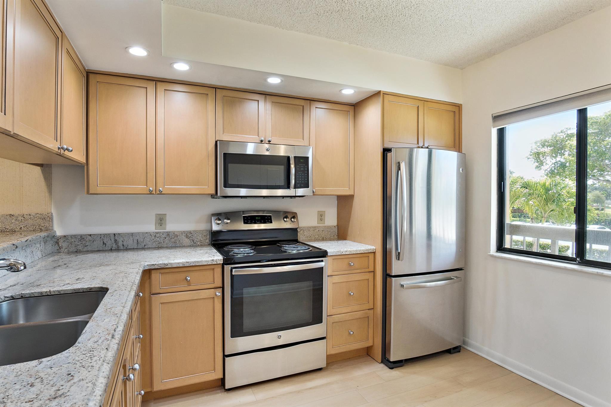 Homes for sale in Jupiter, FL | 901 Seafarer Circle #201, Jupiter, FL 33477 | MLS# R11062378