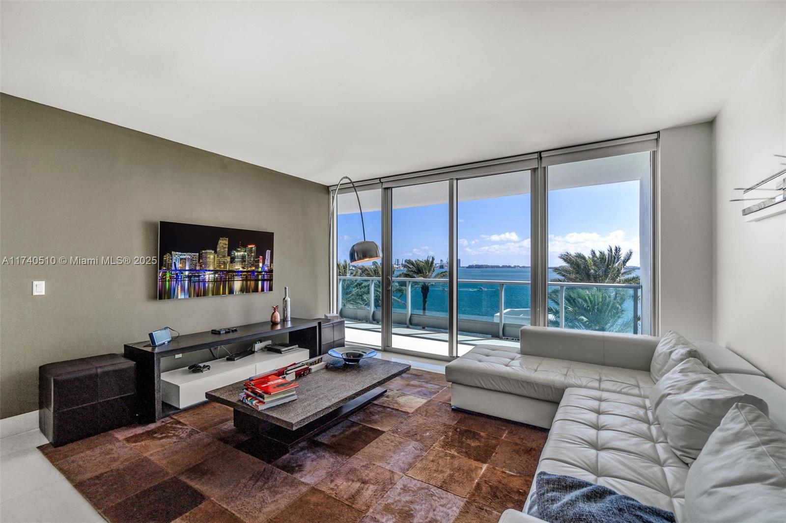 Condo for Sale in Miami, FL