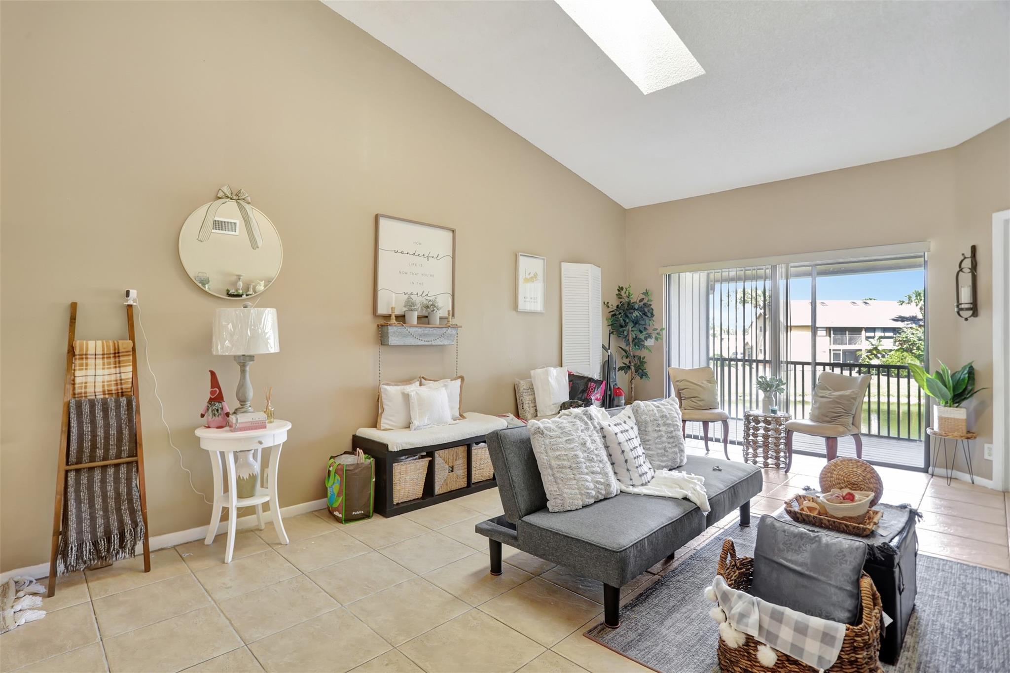 Circle Villas (The) Condo