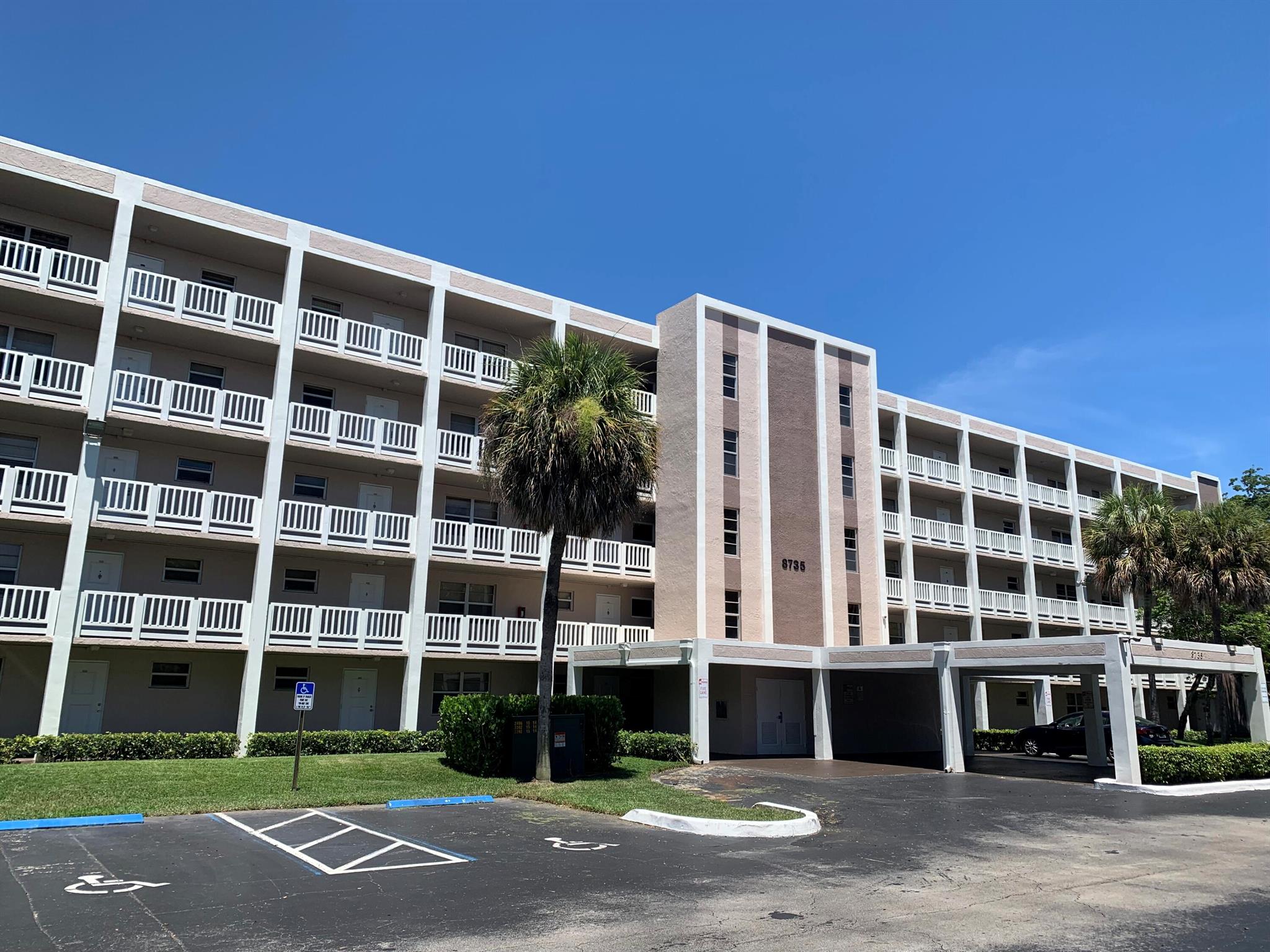 Sherwood Square Condomini