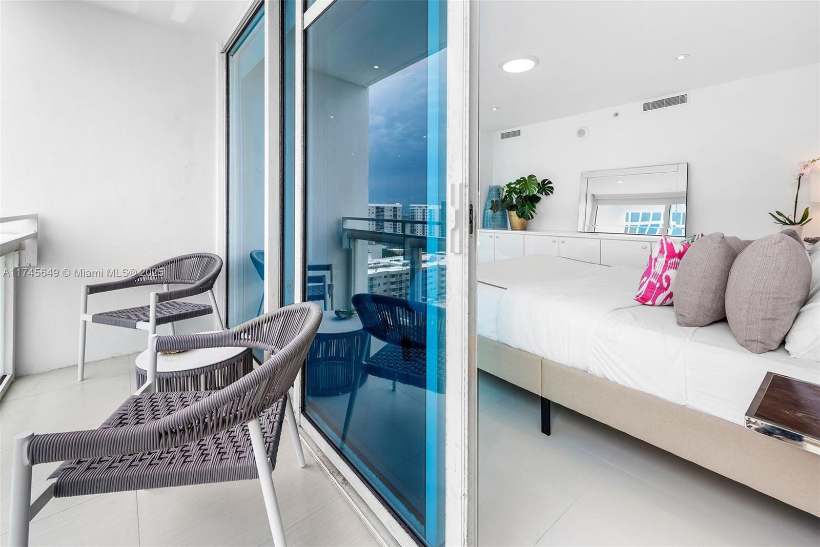 6801 Collins Ave #1206, Miami Beach FL 33141
