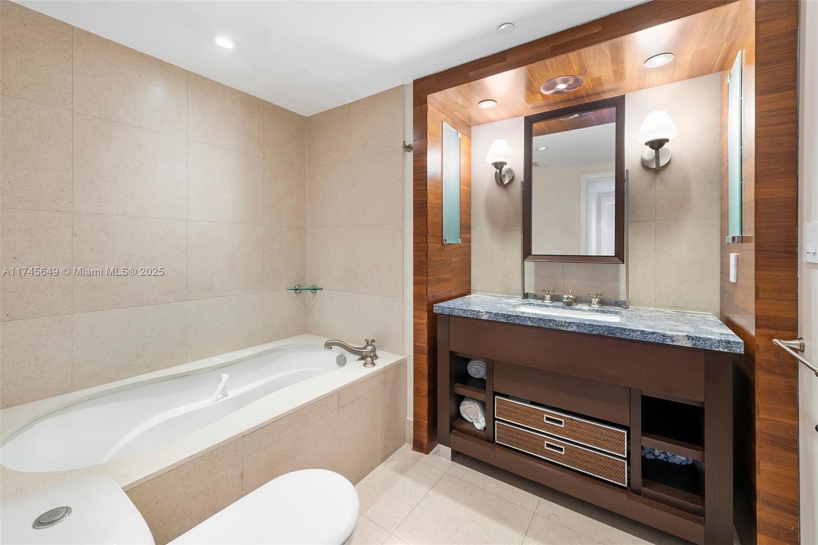 6801 Collins Ave #1206, Miami Beach FL 33141