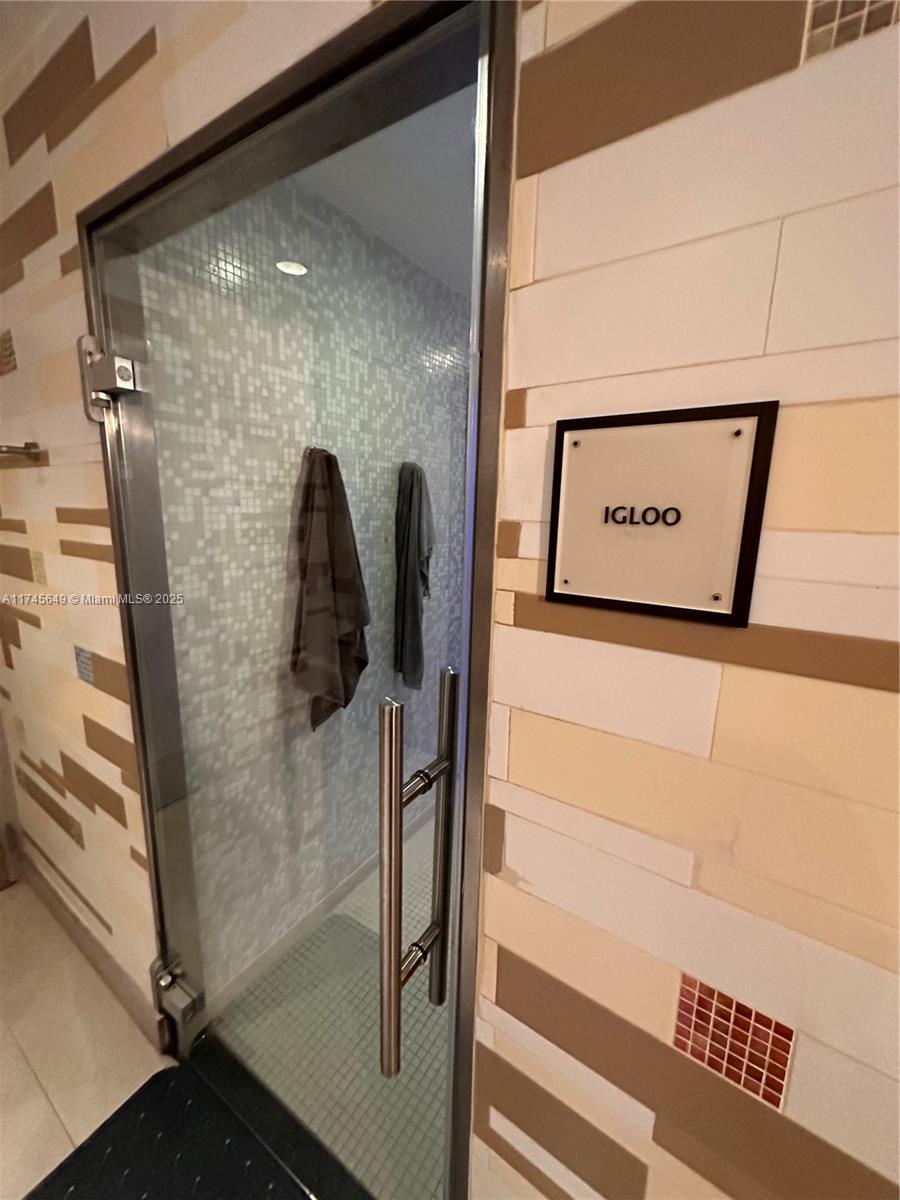 6801 Collins Ave #1206, Miami Beach FL 33141