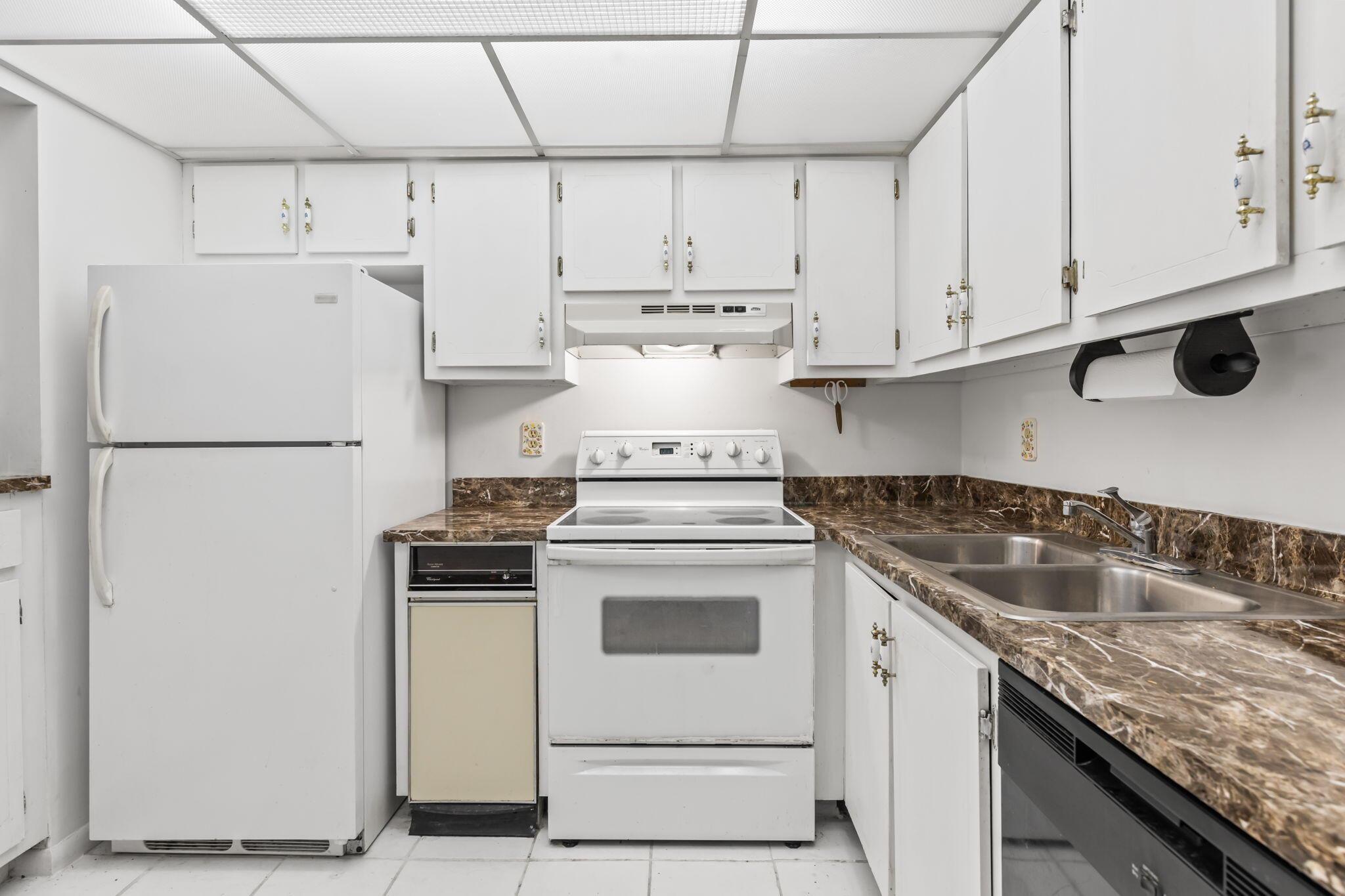 Homes for sale in Fort Pierce, FL | 122 Lakes End Dr #C, Fort Pierce, FL 34950 | MLS# R11062753