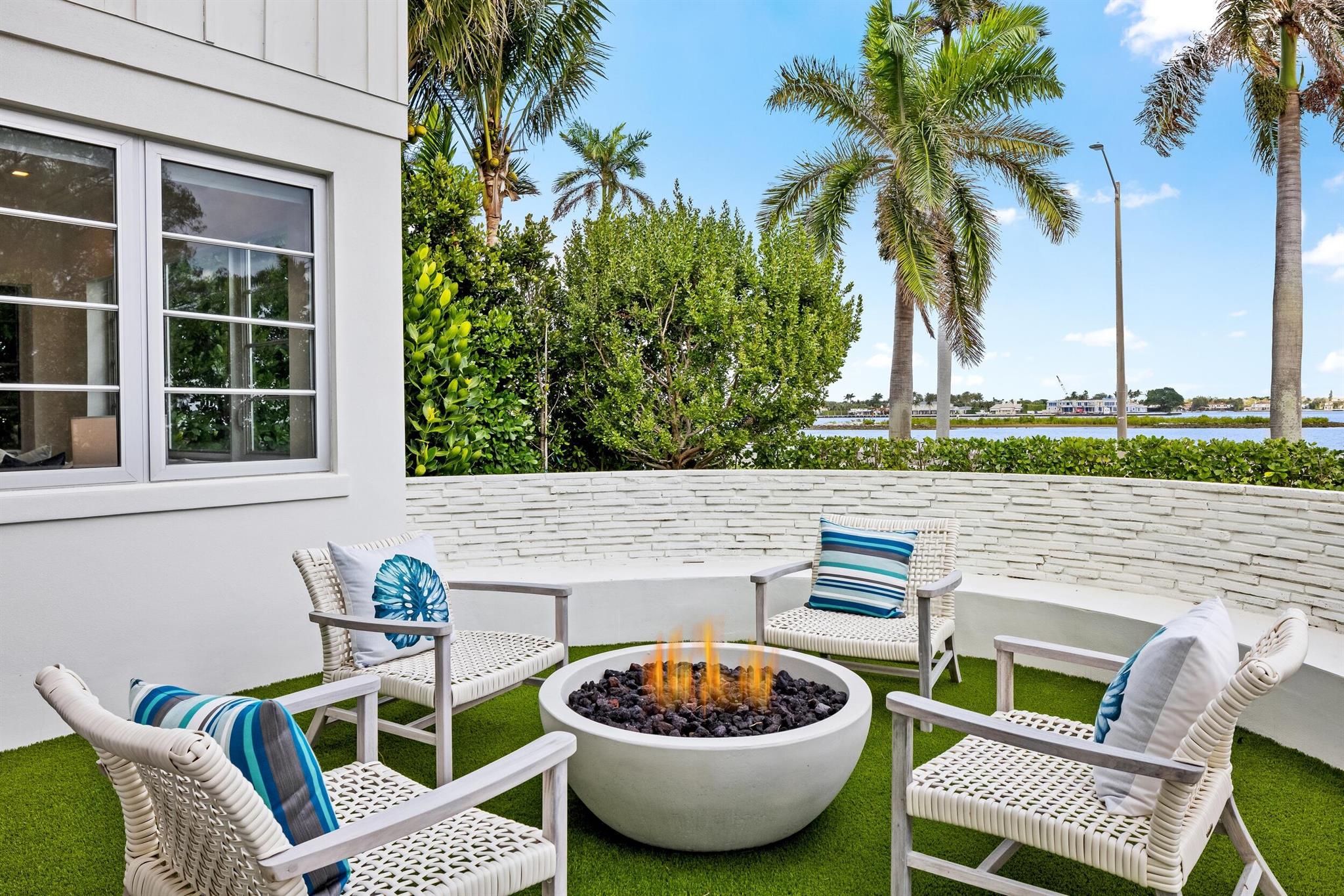 Homes for sale in West Palm Beach, FL | 2745 S Flagler Dr, West Palm Beach, FL 33405 | MLS# R11063270