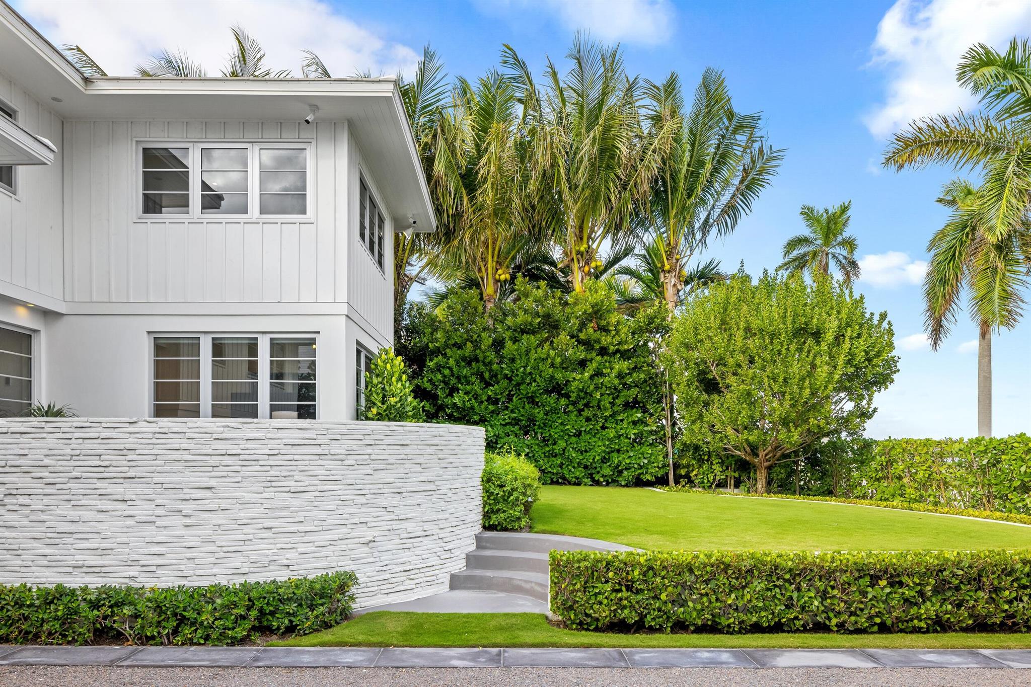 Homes for sale in West Palm Beach, FL | 2745 S Flagler Dr, West Palm Beach, FL 33405 | MLS# R11063270