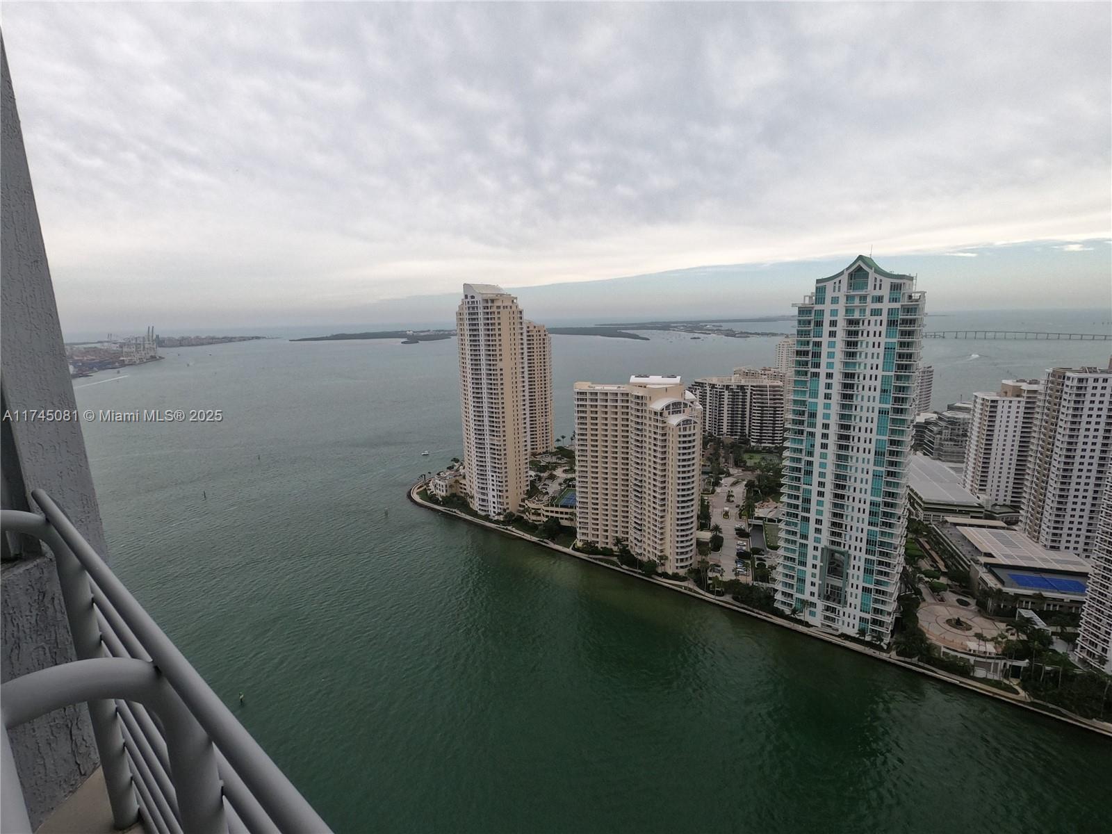 325 S Biscayne Blvd #UPH 19, Miami FL 33131