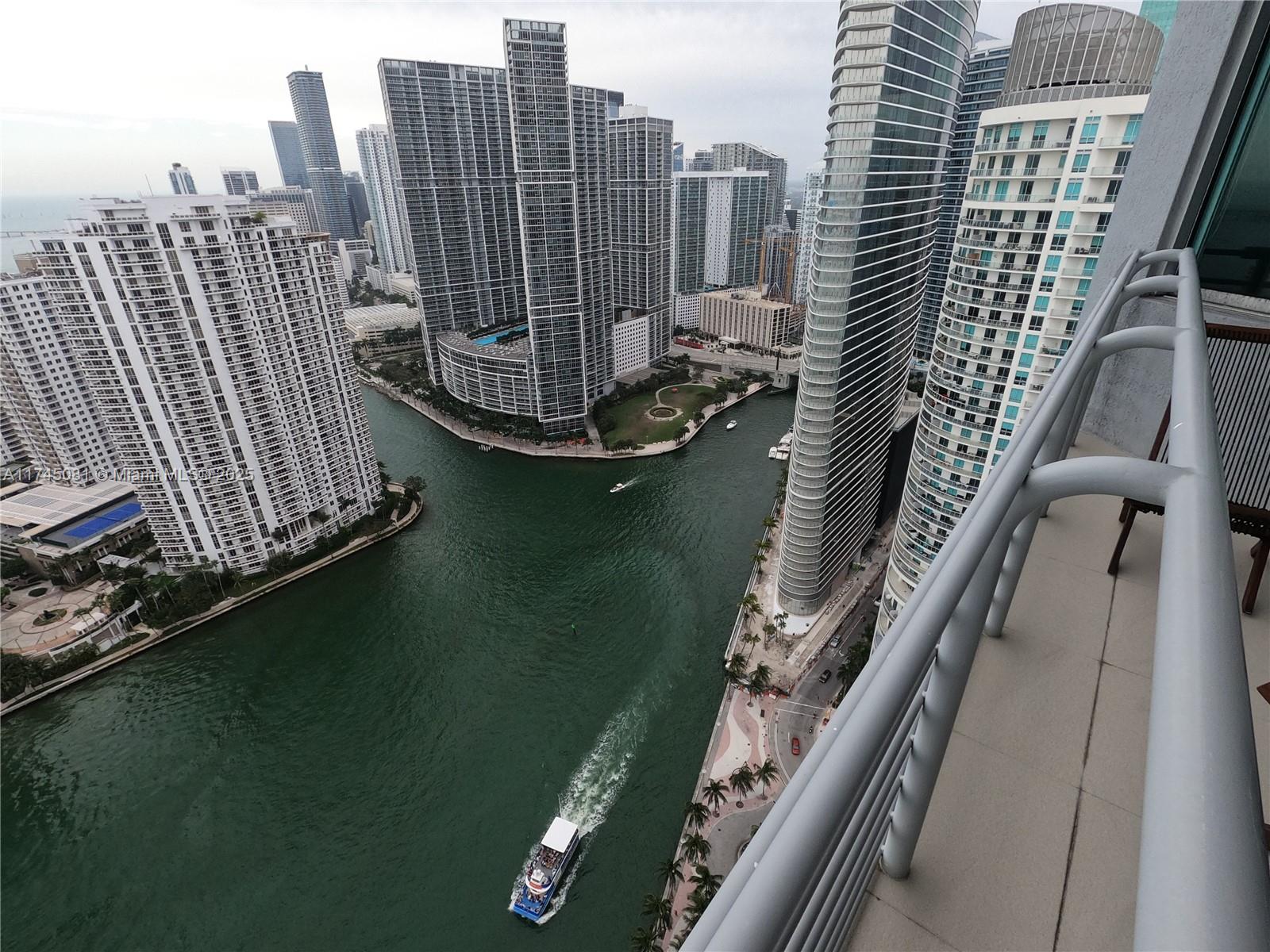 325 S Biscayne Blvd #UPH 19, Miami FL 33131
