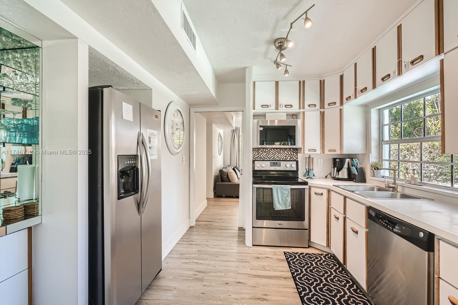 Homes for sale in Lighthouse Point, FL | 3830 Ne 22Nd Ter, Lighthouse Point, FL 33064 | MLS# A11746722