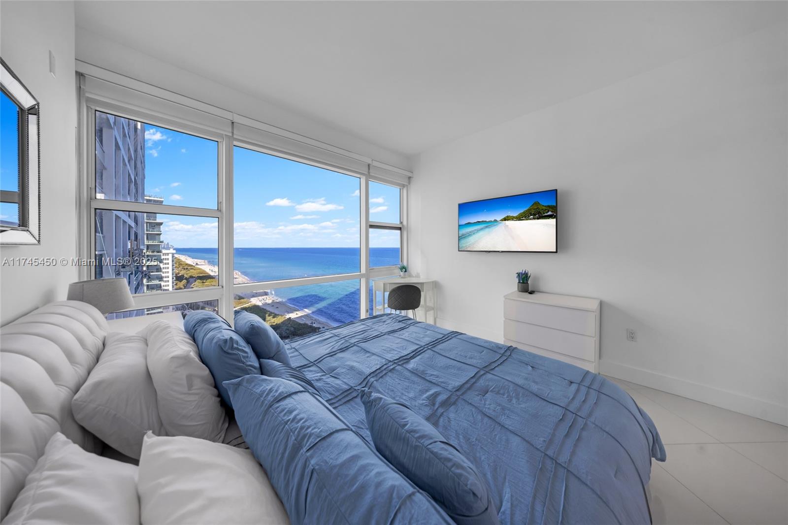 6801 Collins Ave #PH11 / Deed PH02, Miami Beach FL 33141