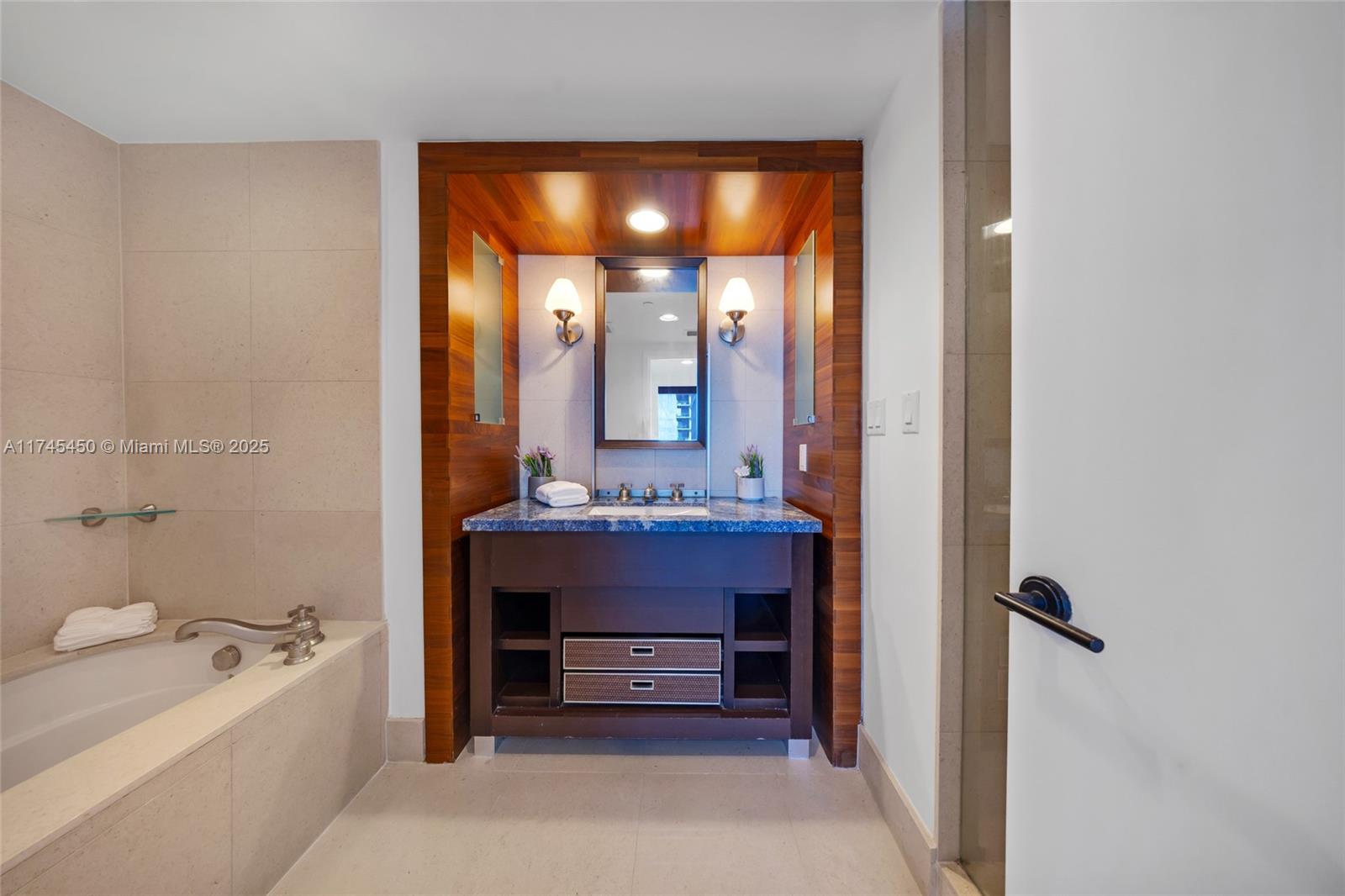 6801 Collins Ave #PH11 / Deed PH02, Miami Beach FL 33141