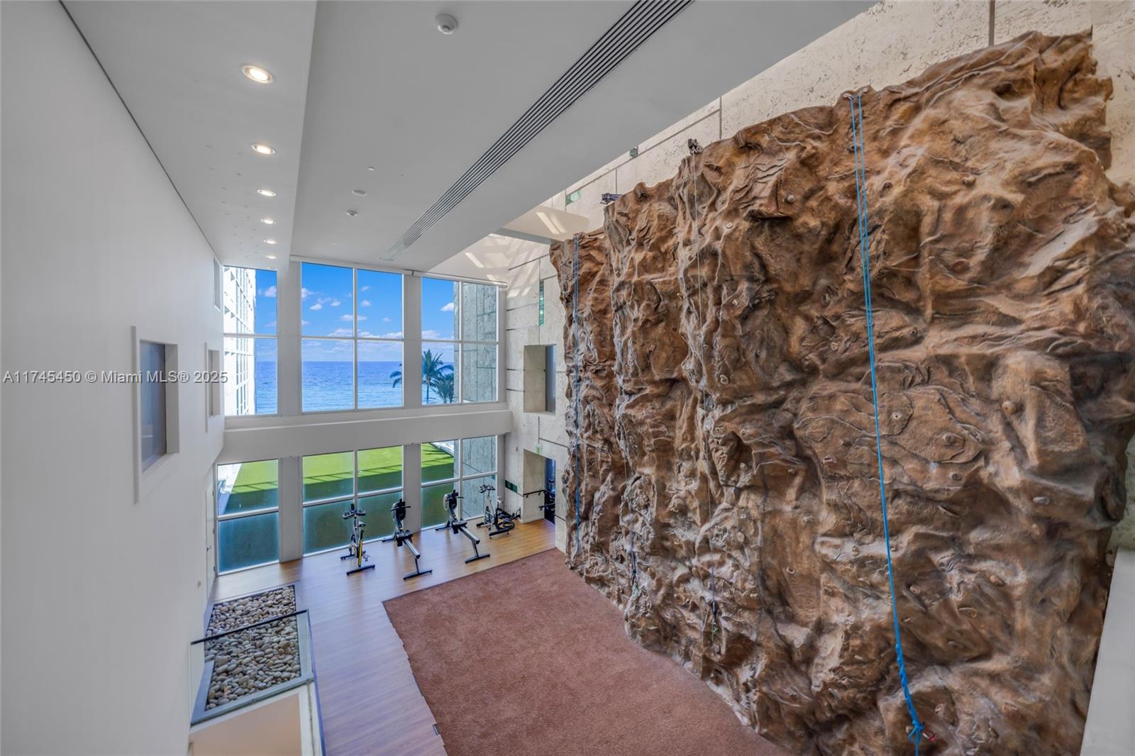 6801 Collins Ave #PH11 / Deed PH02, Miami Beach FL 33141