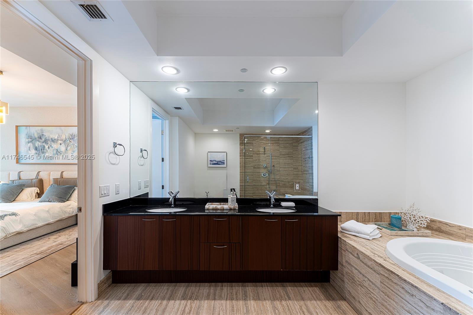 15901 Collins Ave #903, Sunny Isles Beach FL 33160