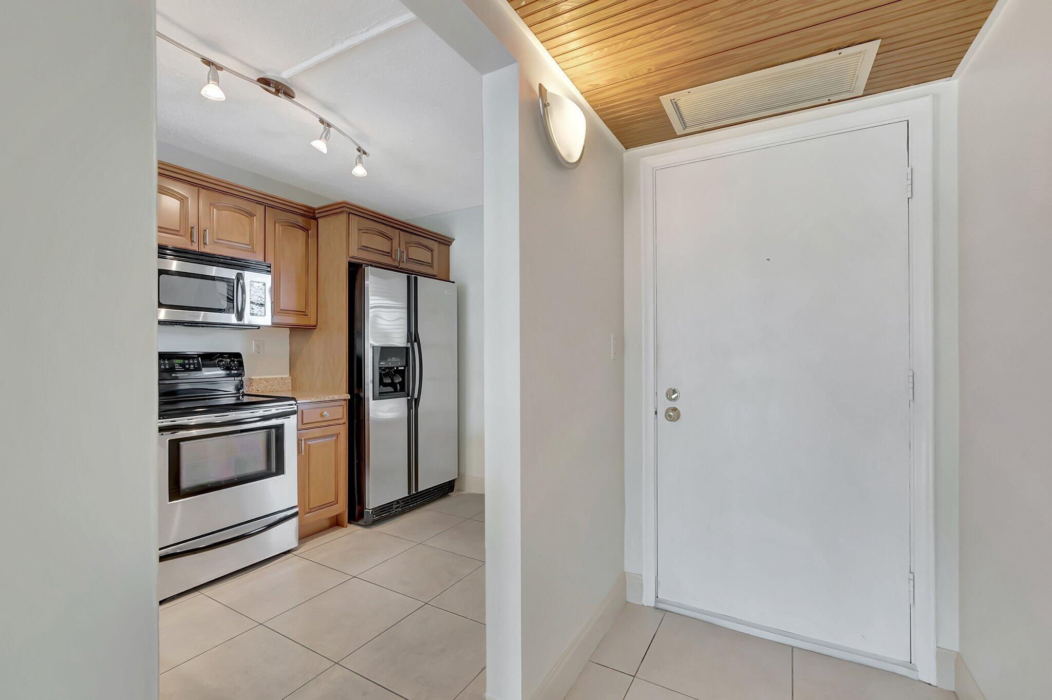 Homes for sale in Boca Raton, FL | 6 Royal Palm Way #204, Boca Raton, FL 33432 | MLS# R11063690