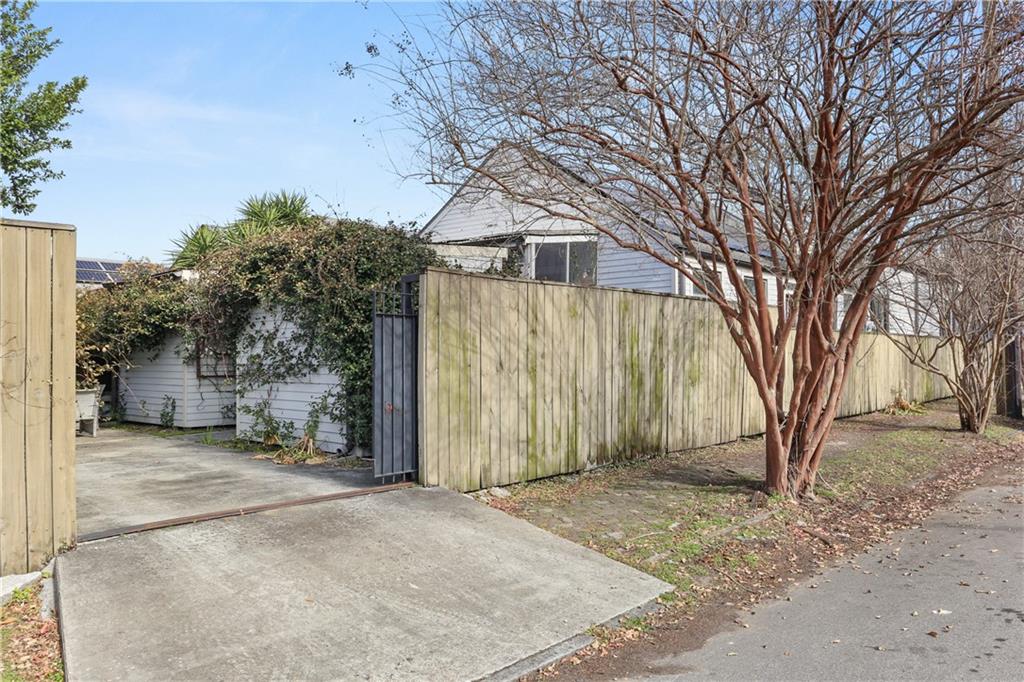 900 Delachaise Street