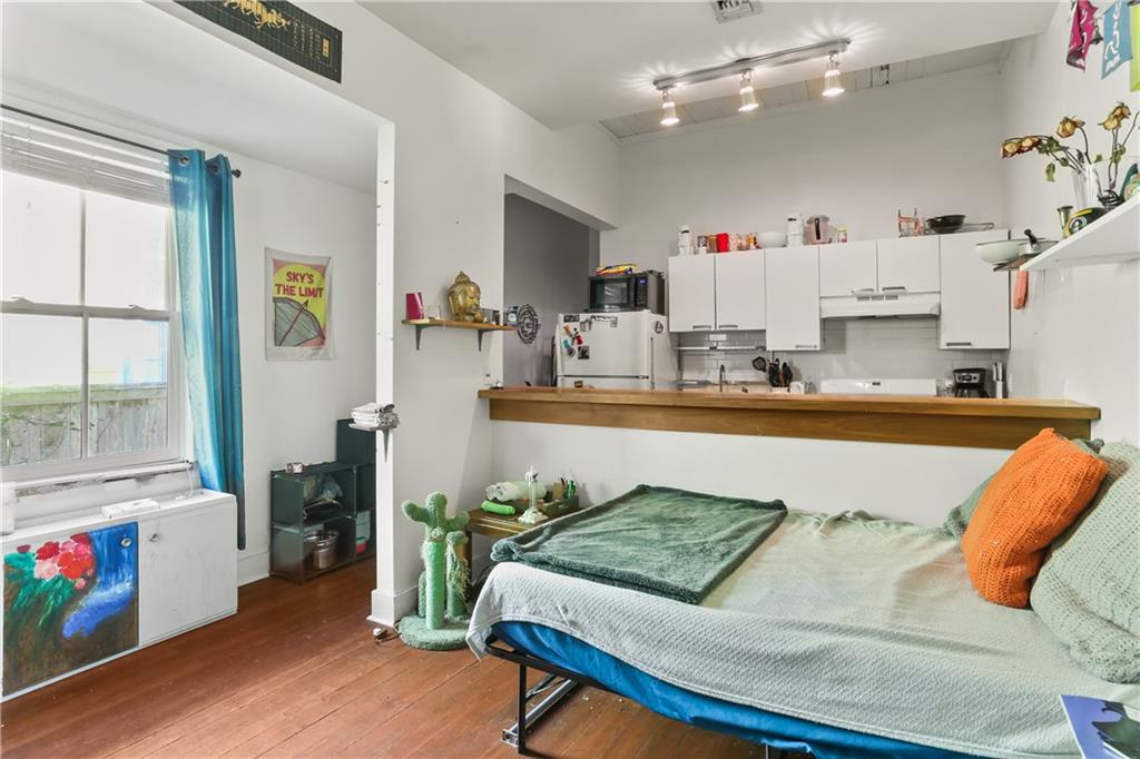 900 Delachaise Street