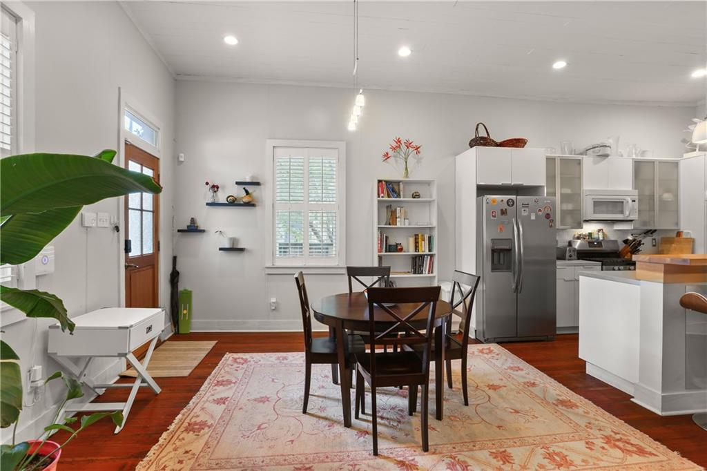 900 Delachaise Street