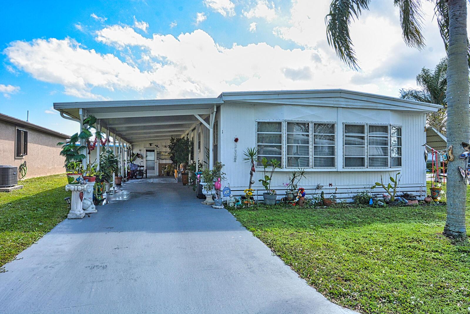 Homes for sale in Port St Lucie, FL | 1 Juan Carlos Lane, Port St Lucie, FL 34952 | MLS# R11064663