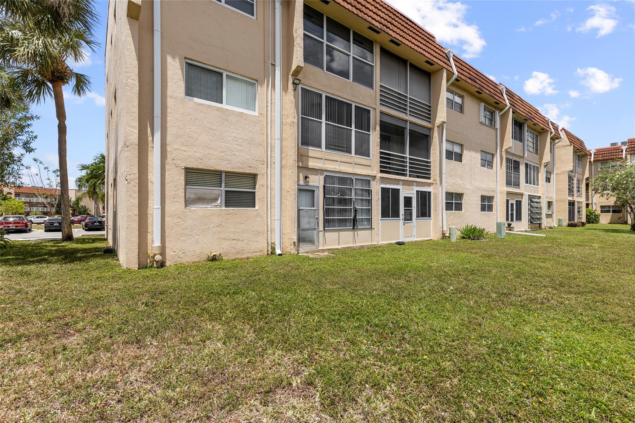 Homes for sale in Sunrise, FL | 2711 N Pine Island Rd #112, Sunrise, FL 33322 | MLS# F10488861