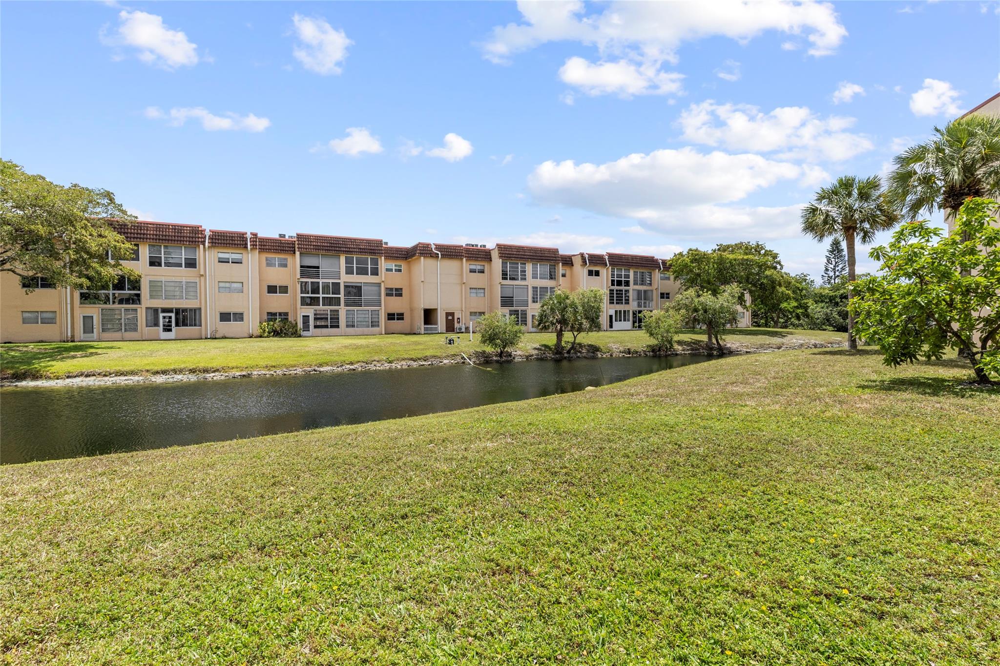 Homes for sale in Sunrise, FL | 2711 N Pine Island Rd #112, Sunrise, FL 33322 | MLS# F10488861