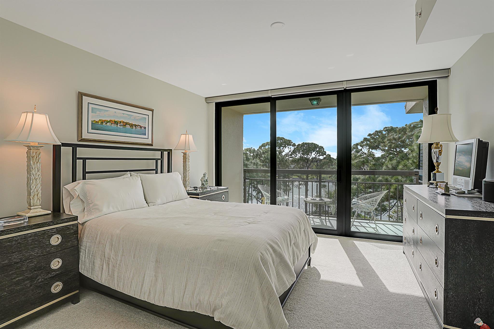 Image to showcase the property located at 2101 Marina Isle Way 503