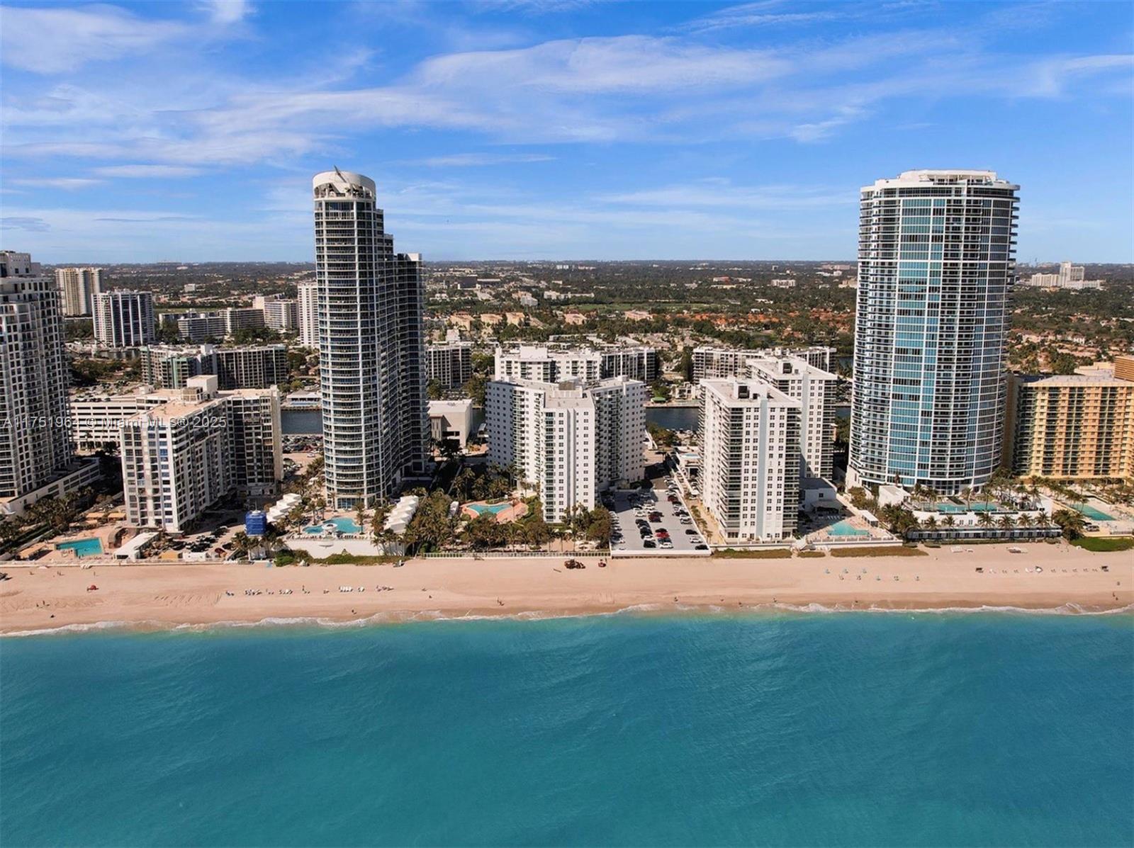 Residences On Hollywood B