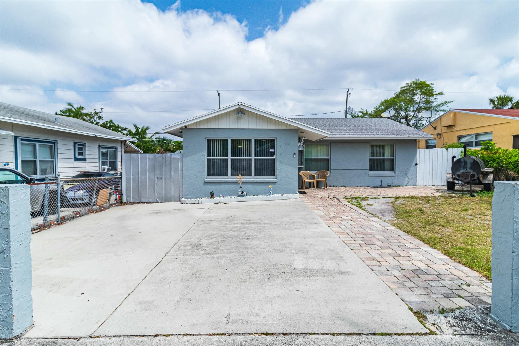 Homes for sale in West Palm Beach, FL | 513 El Vedado, West Palm Beach, FL 33405 | MLS# R11065894