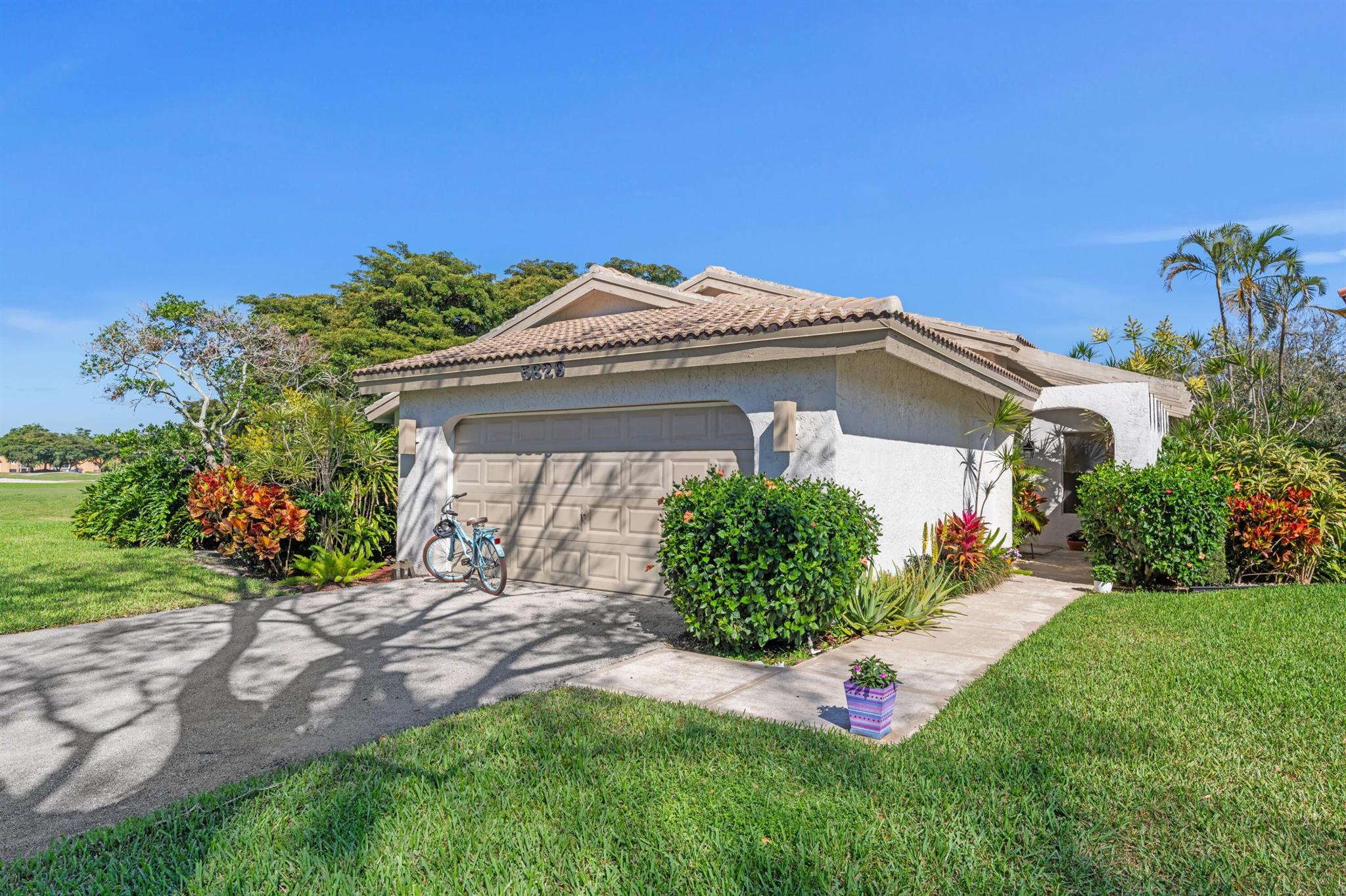 5629 E Lakeview Mews Court N Boynton Beach FL 33437 | R11066014