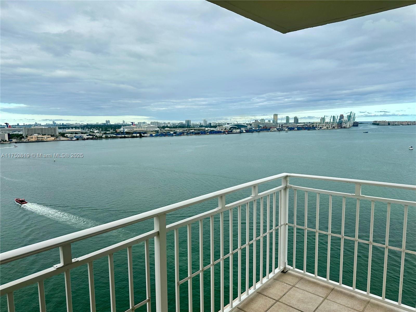 Condo for Sale in Miami, FL