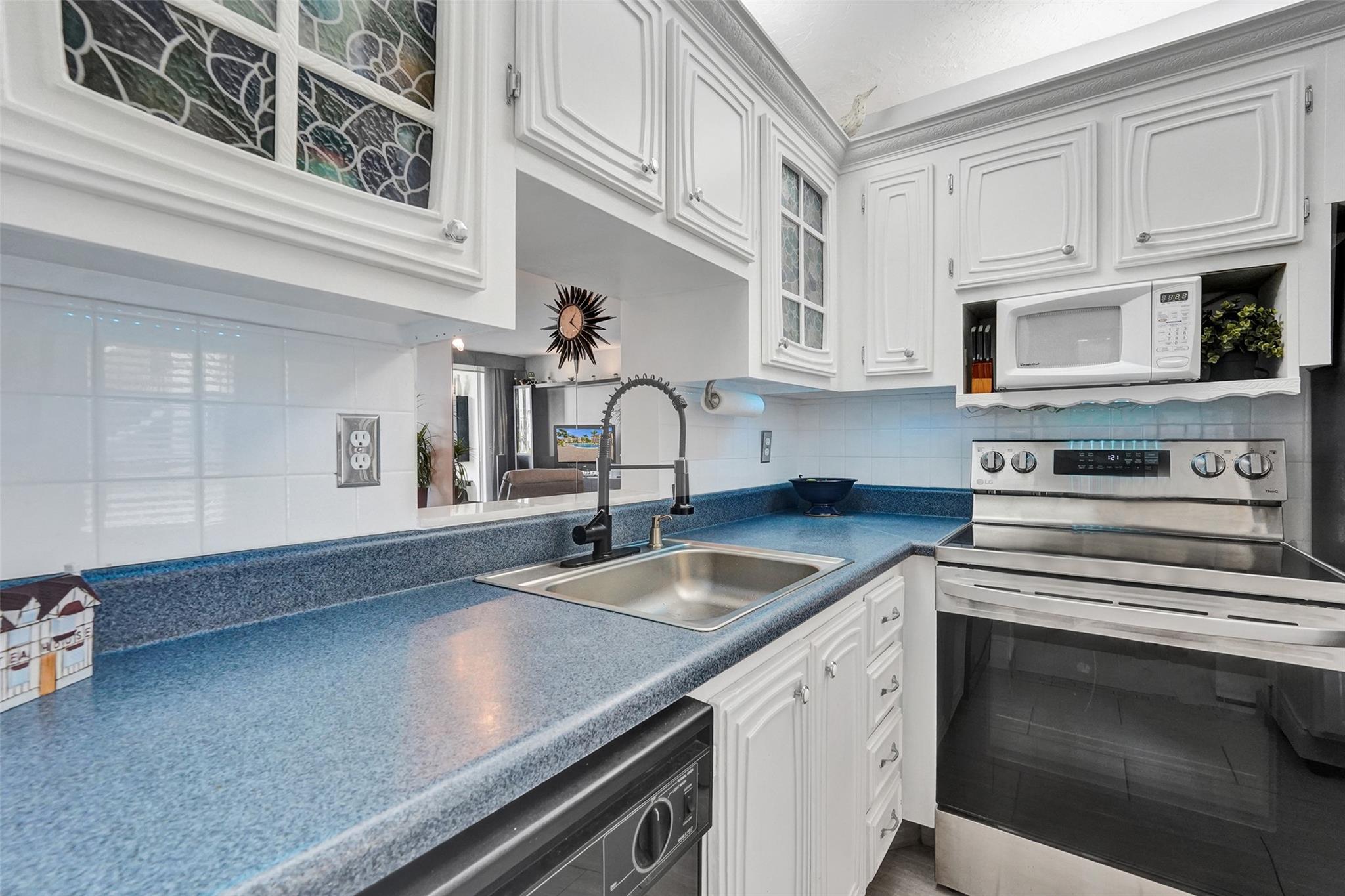 Homes for sale in Lauderdale Lakes, FL | 2831 Somerset Dr #107, Lauderdale Lakes, FL 33311 | MLS# F10489190