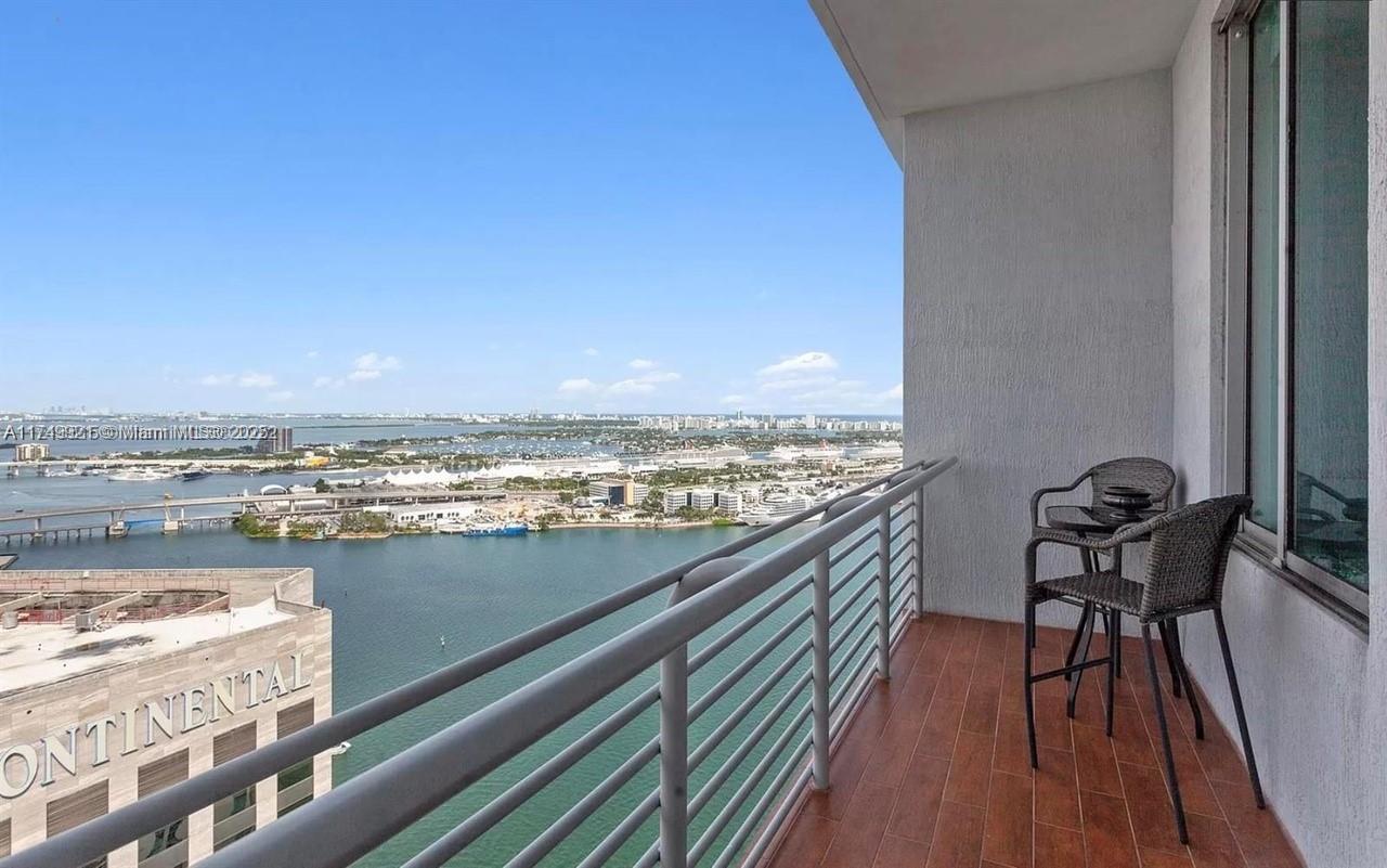 Apartamento à Venda em Miami, FL