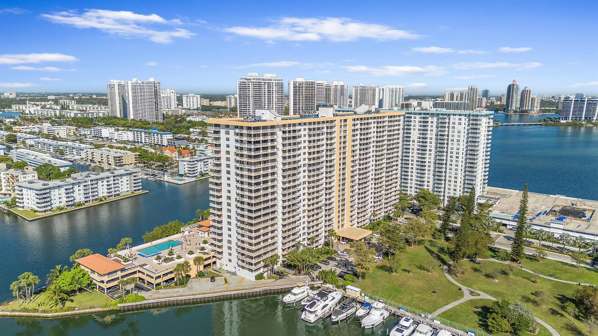 Winston Towers 700 Condo