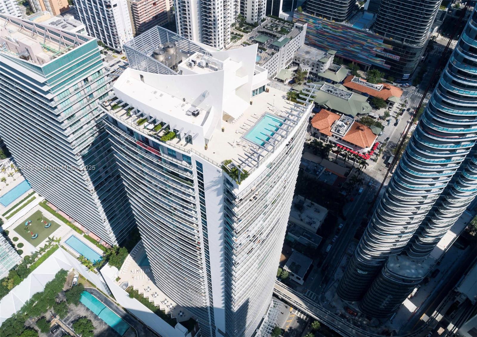 Apartamento à Venda em Miami, FL