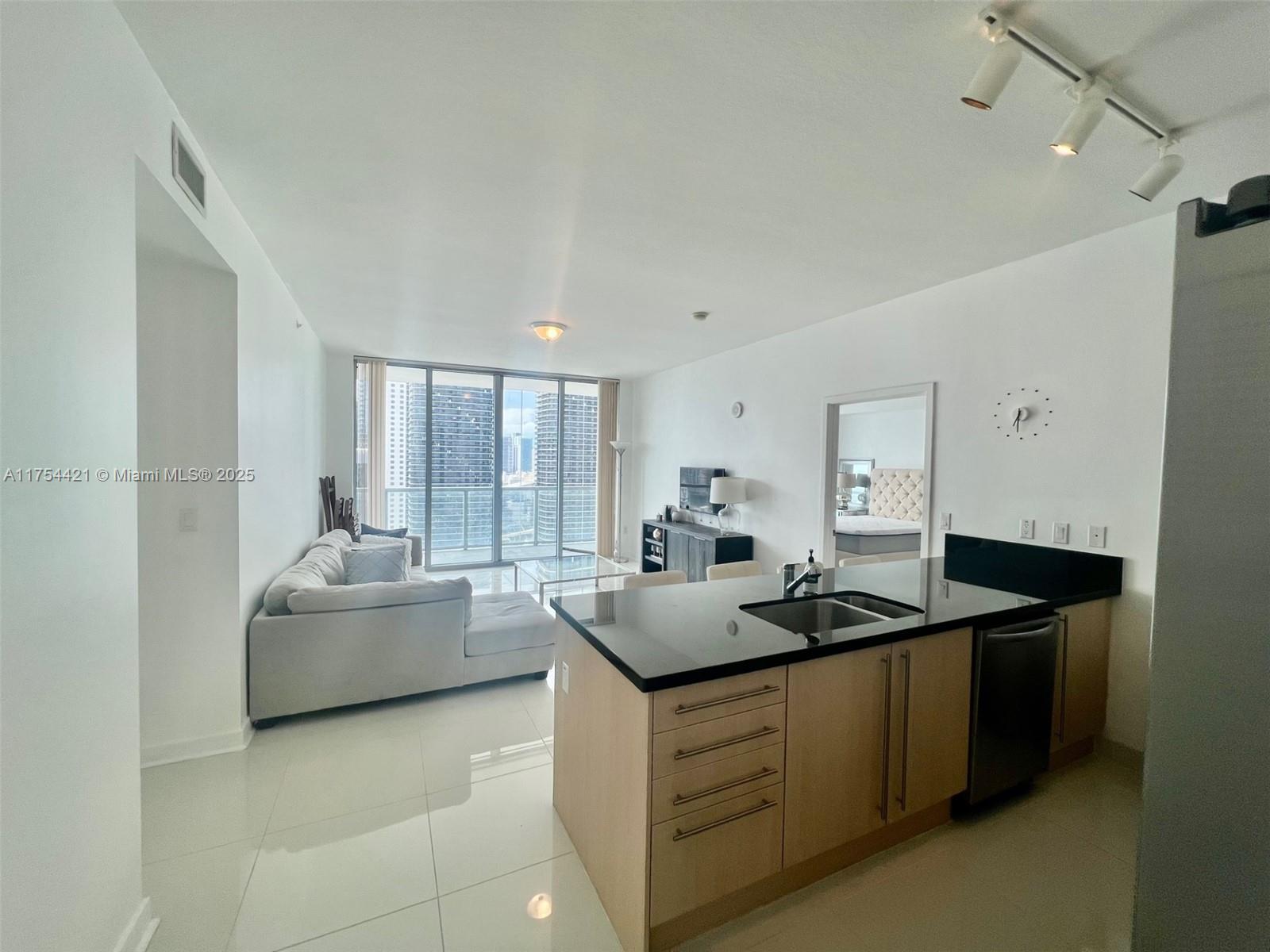 Condo for Sale in Miami, FL