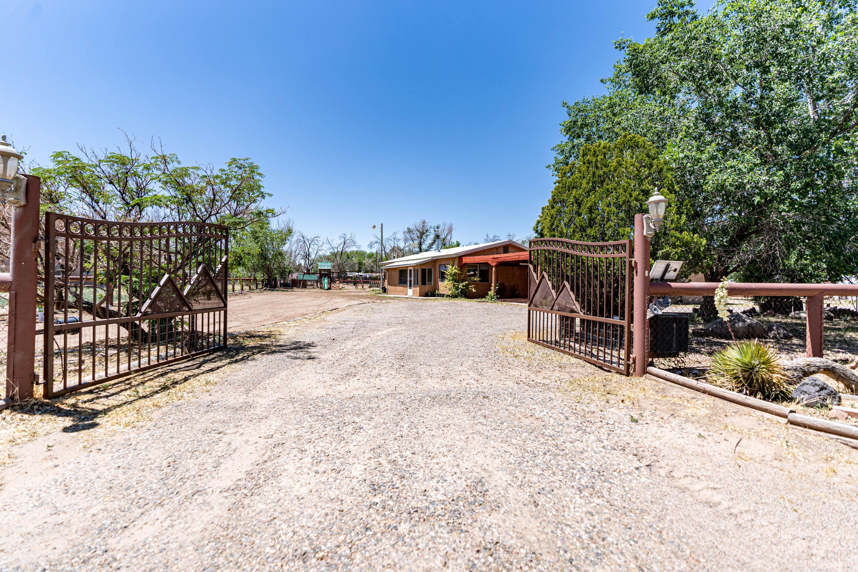 Homes for sale in Los Ranchos, NM | 604 Ortega Rd Nw, Los Ranchos, NM 87114 | MLS# 1078944