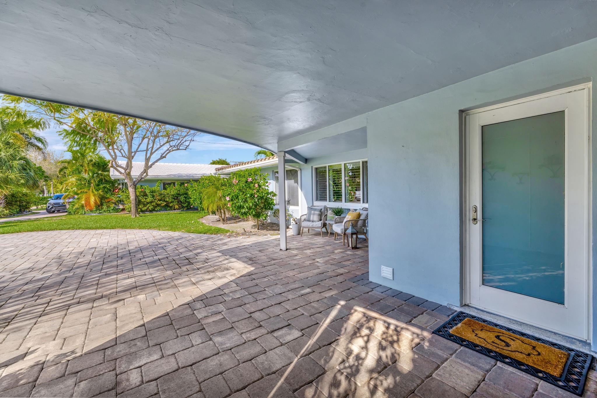 Carpot with access to Laundry Room/Bulter Pantry.