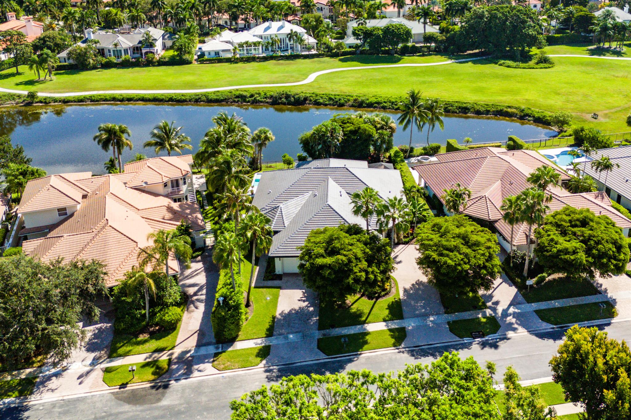 Homes for sale in Wellington, FL | 2800 Twin Oaks Way, Wellington, FL 33414 | MLS# R11067168