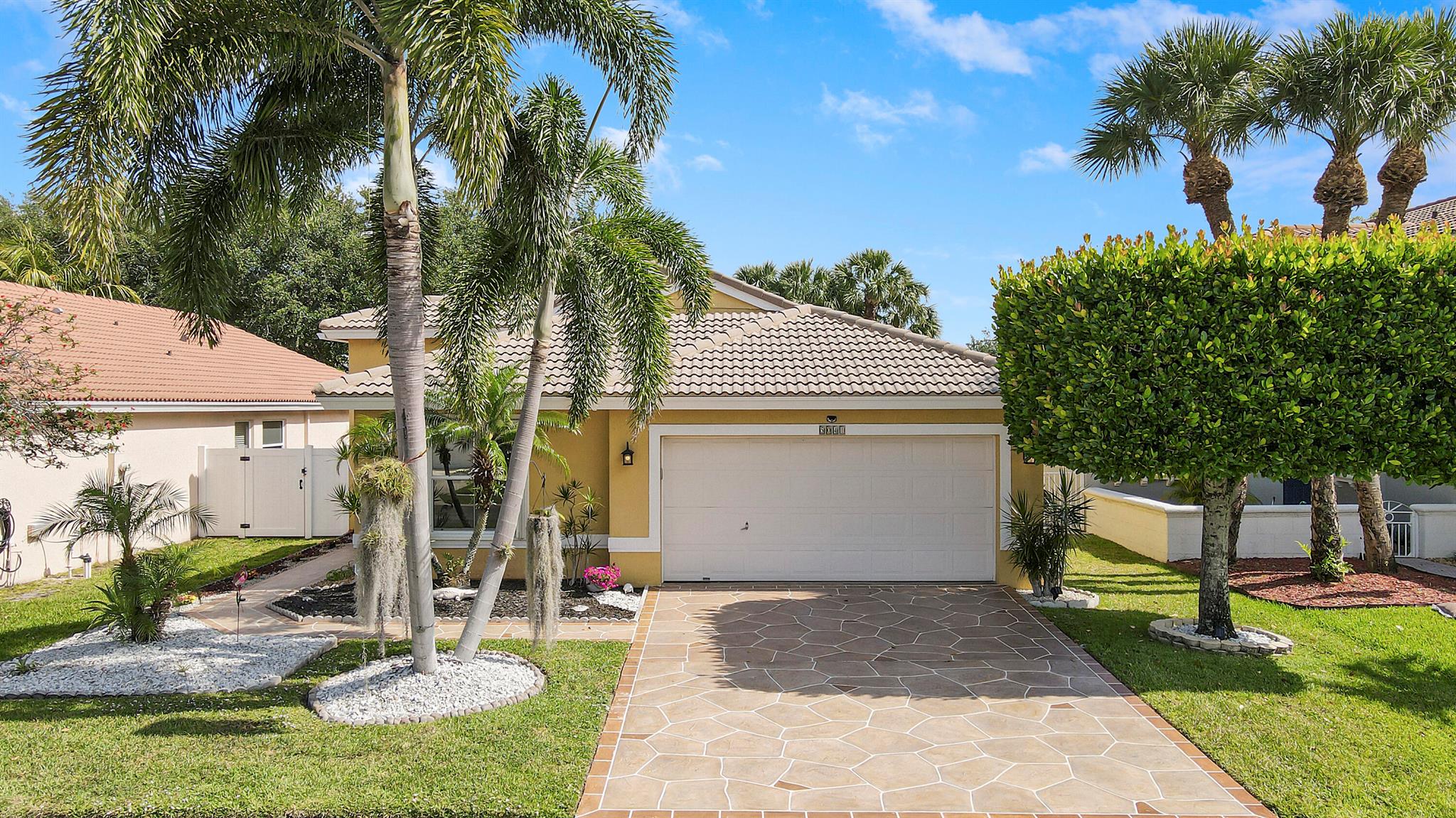 5041 Prairie Dunes Village Circle Lake Worth FL 33463 | R11067386