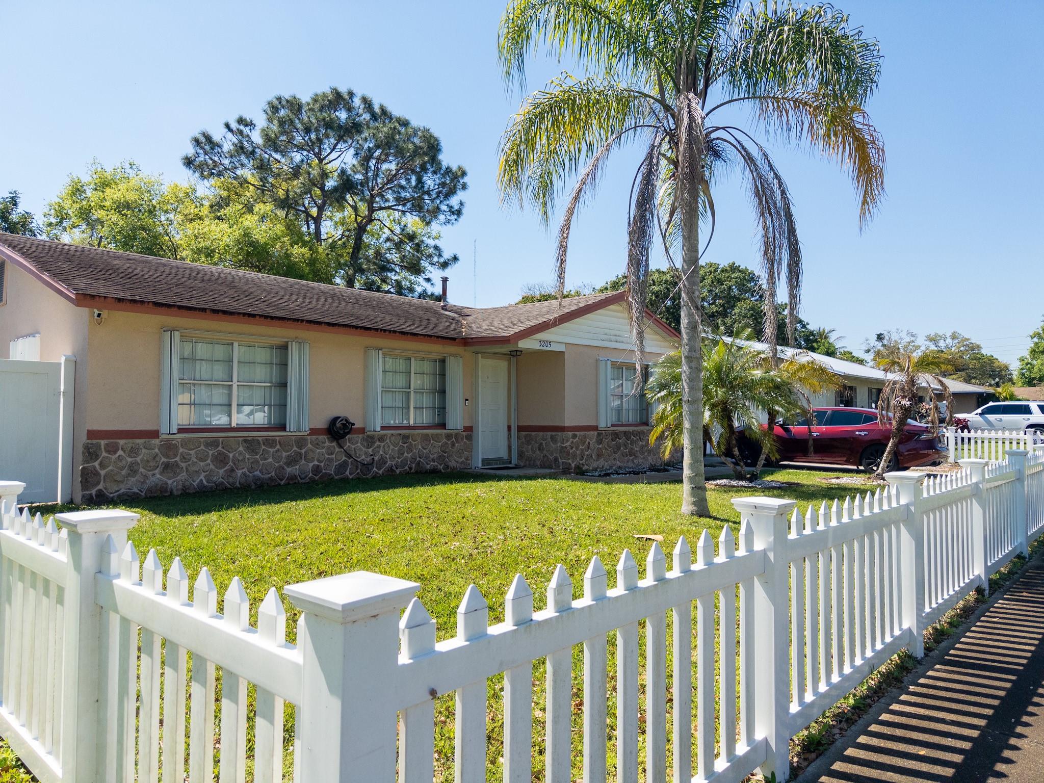 Homes for sale in Fort Pierce, FL | 3205 Hibiscus, Fort Pierce, FL 34947 | MLS# F10489614