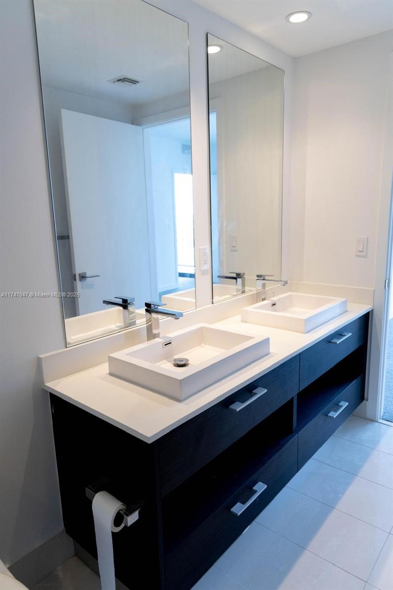 45 SW 9th St #4703, Miami FL 33130